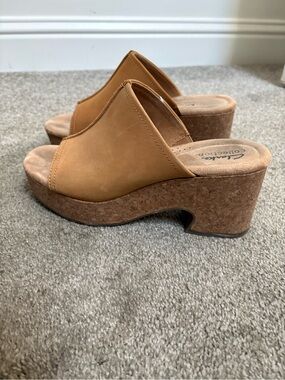 Clark’s Women's Tan Cork Platform Slide Heels